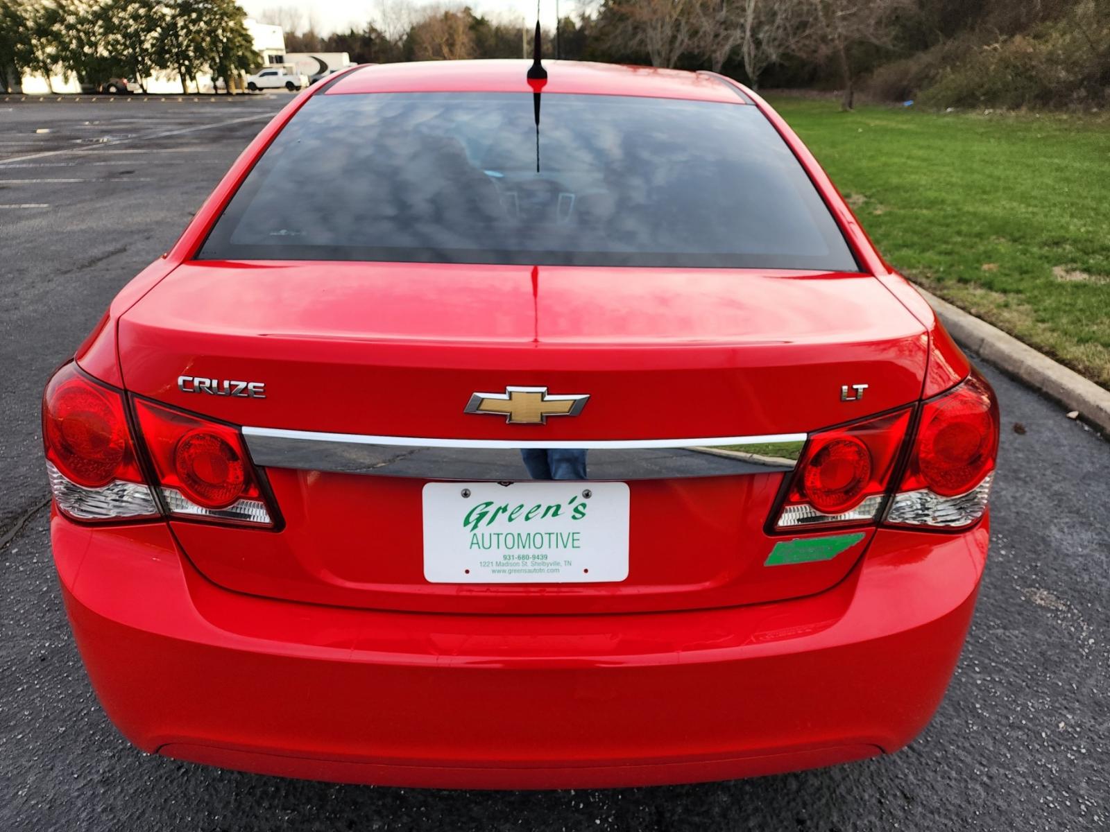 2014 RED /Gray Chevrolet Cruze 1LT Auto (1G1PC5SB0E7) with an 1.4L L4 DOHC 16V TURBO engine, 6-Speed Automatic transmission, located at 1221 Madison St., Shelbyville, TN, 37160, (931) 680-9439, 0.000000, 0.000000 - Photo #2